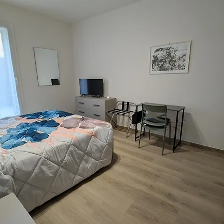 Via Emilia 11 Apartament *